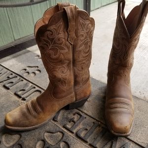 Ariat round up square toe boot